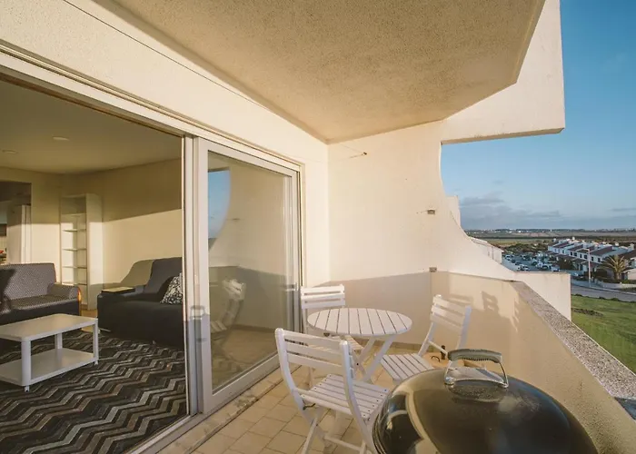 64 - Sunset アパート フェレル